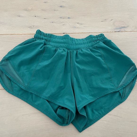 Lulú lemon Hotty Hot low rise shorts - Picture 2 of 4